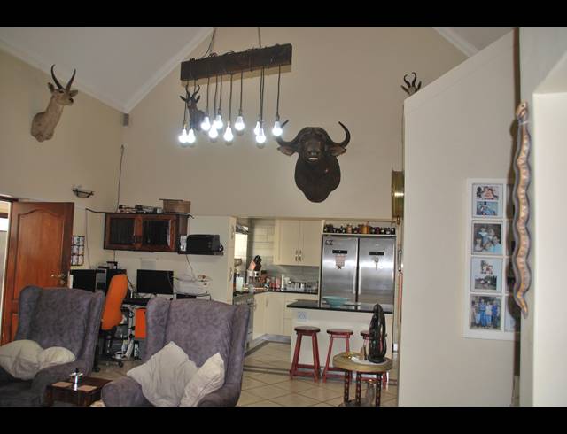 3 BEDROOM TOWNHOUSE FOR SALE IN BOT RIVER